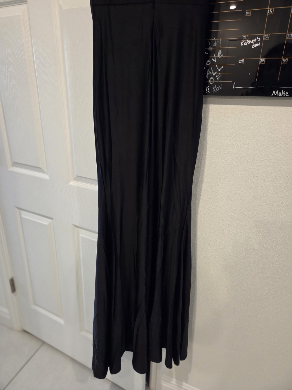 Elegant Black High-Slit Draped Evening Dress - Picture 6 of 7
